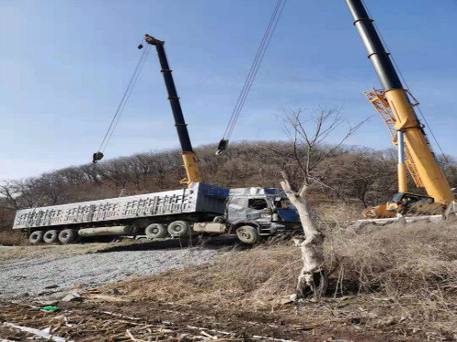 磐石吊車租賃淺析車輛在高速公路上呈現(xiàn)毛病，路途救援服務(wù)如何應(yīng)對(duì)？